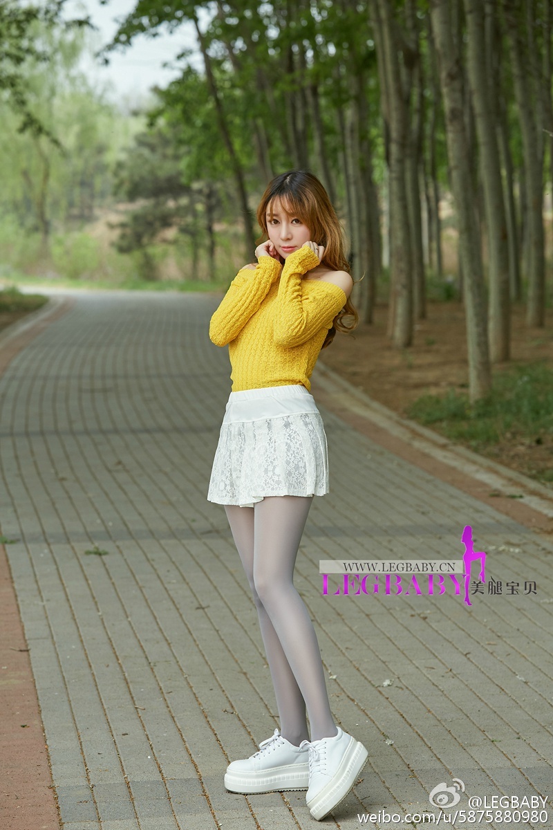 王语纯 LEGBABY:http://t.cn/RtVfcbA 宅男女神王语纯，玉润之肌,起伏动人,甜美的笑容，晃眼的白色，分分钟吸引着大家的视线。LEGBABY每次拍摄的美丝大片分分钟让人流鼻血。  出境模特：王语纯