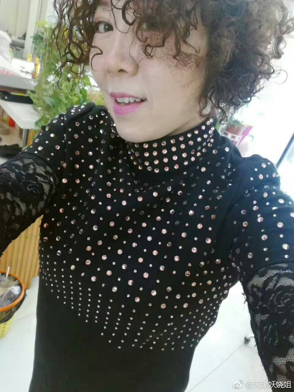 天津妖娆姐:最近很多人添加微信好友！多谢各位没事不闲聊，卖照片卖视频没有免费，没有试看！没钱勿扰，别抱着幻想找富婆。我不是！我只是做交易赚钱～很现实！不需要的绕道而行没有理由，不为什么！。。。没实力删除拉黑。。再次感谢您的谅解么么哒  请互相尊重​