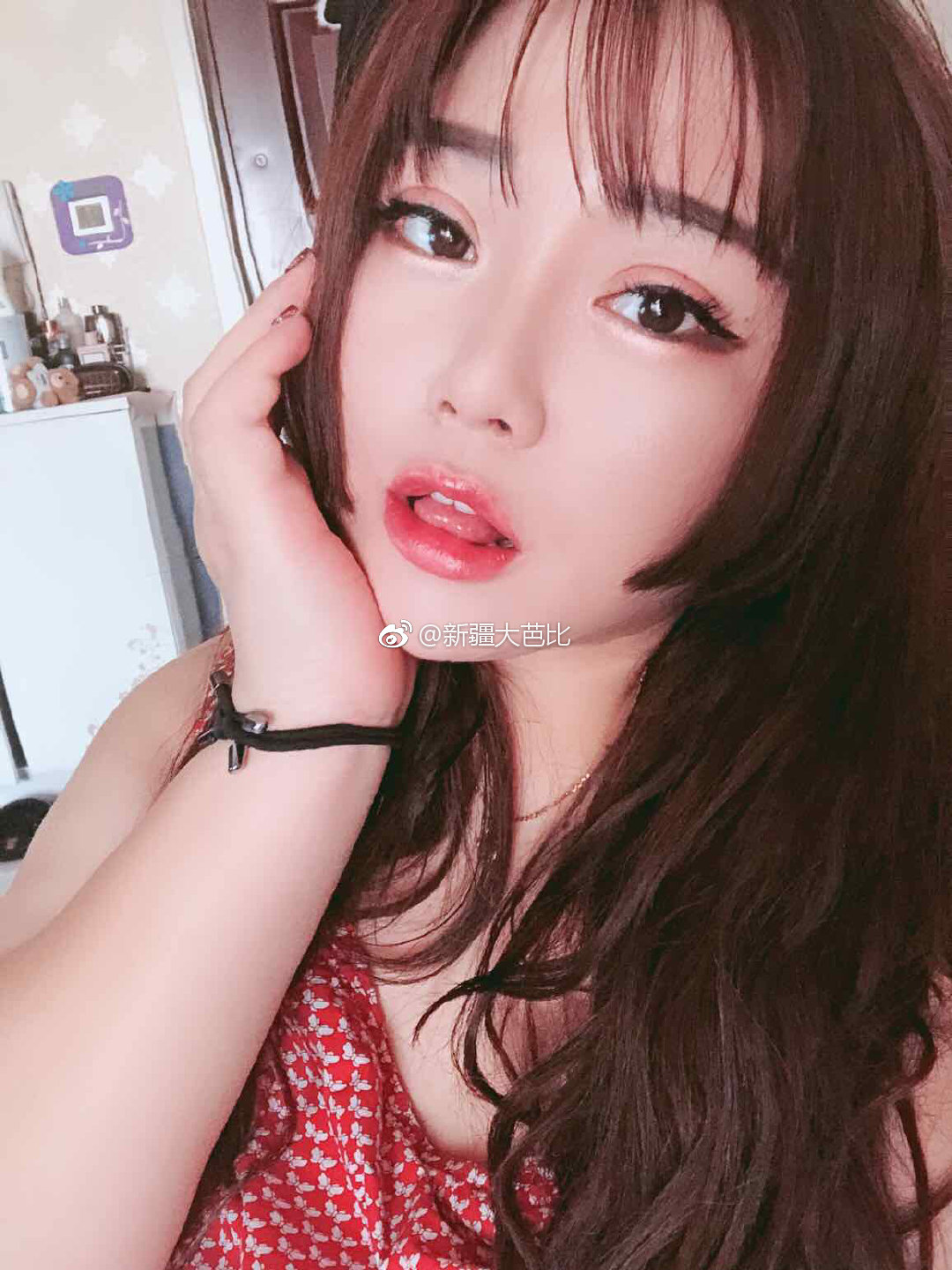 房车刘雯:今天有个人问我这么胖为什么不减肥…… 我为什么要减肥，我又不是吃不起。 老娘愿意，想胖着玩玩。 http:t.cnEGGIglD ​  桃子圈