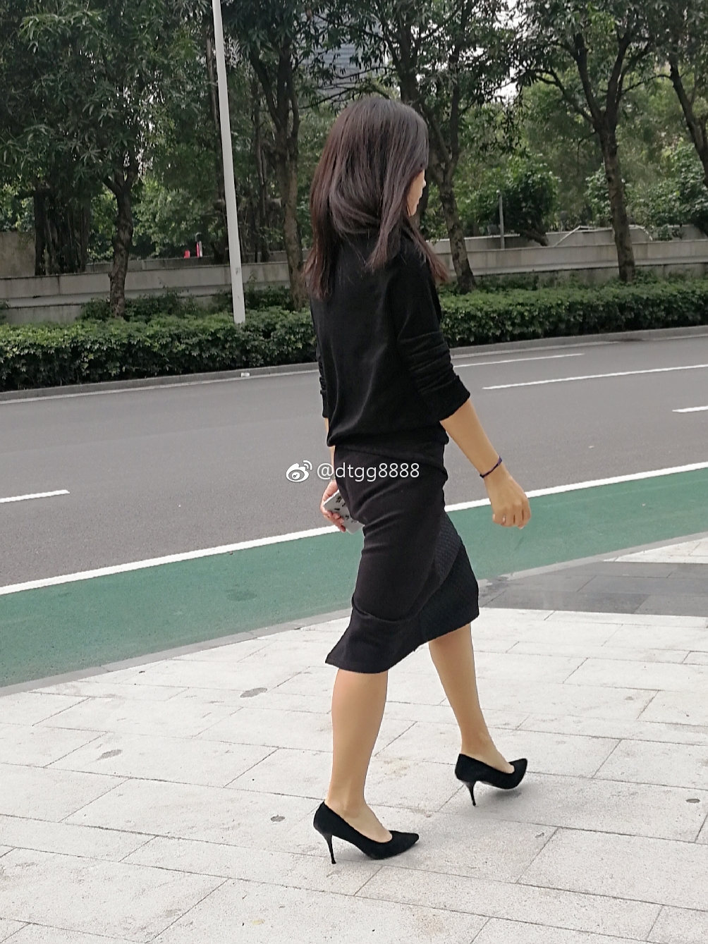 扫楼打胶在西安:转发微博桃子圈